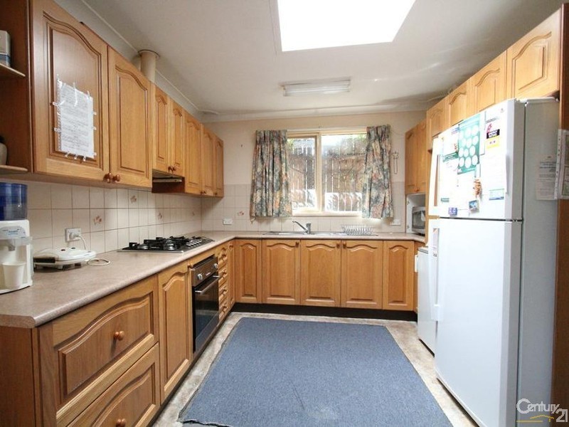 33 Harrow Road, Glenfield NSW 2167