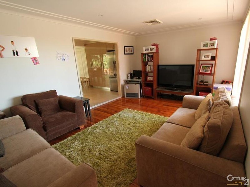 10 METCALFE AVENUE, Moorebank NSW 2170