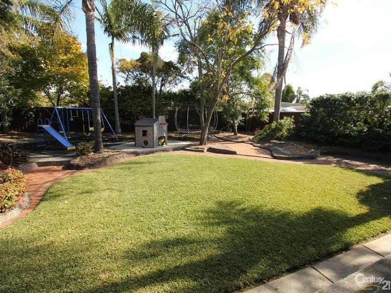 10 METCALFE AVENUE, Moorebank NSW 2170