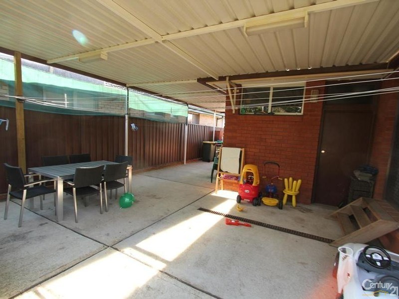 10 METCALFE AVENUE, Moorebank NSW 2170