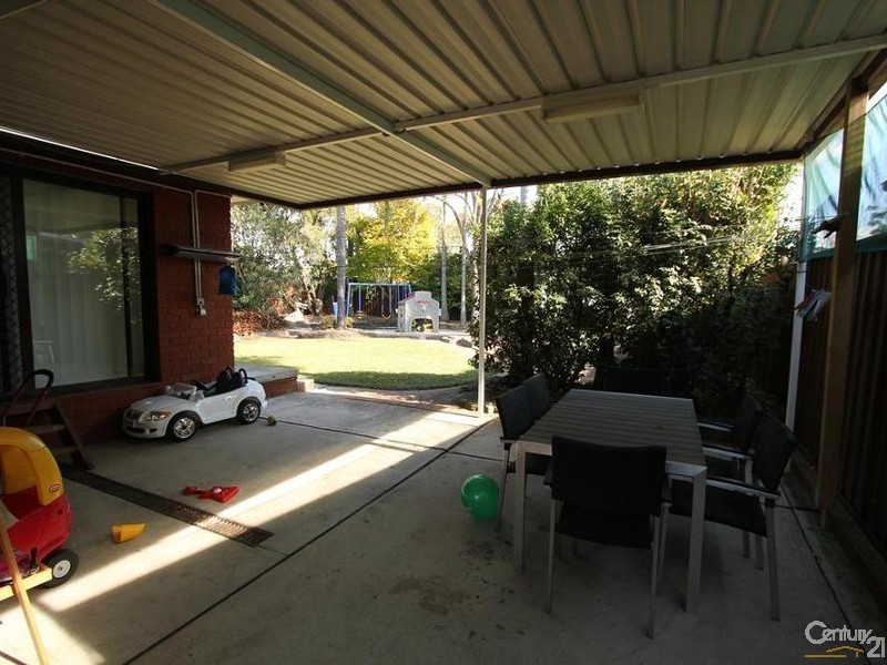 10 METCALFE AVENUE, Moorebank NSW 2170