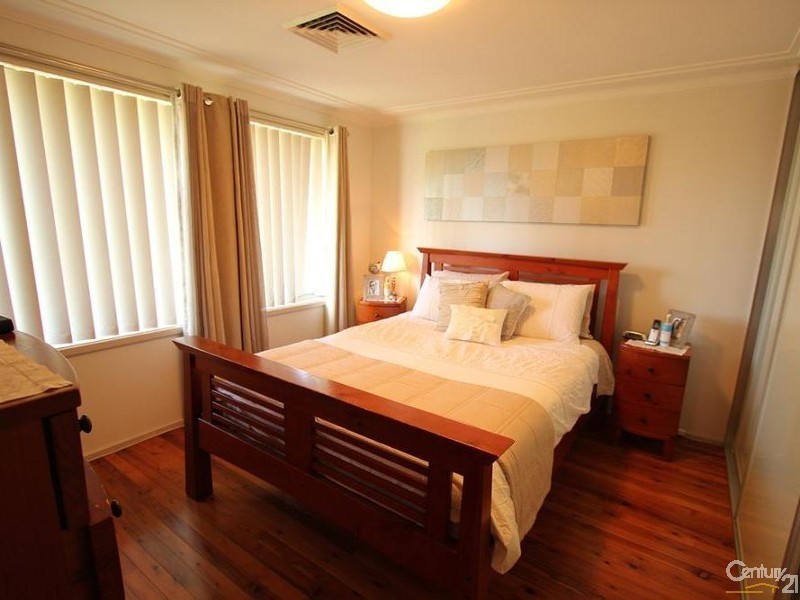 10 METCALFE AVENUE, Moorebank NSW 2170