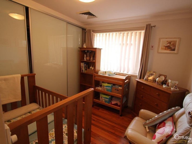 10 METCALFE AVENUE, Moorebank NSW 2170