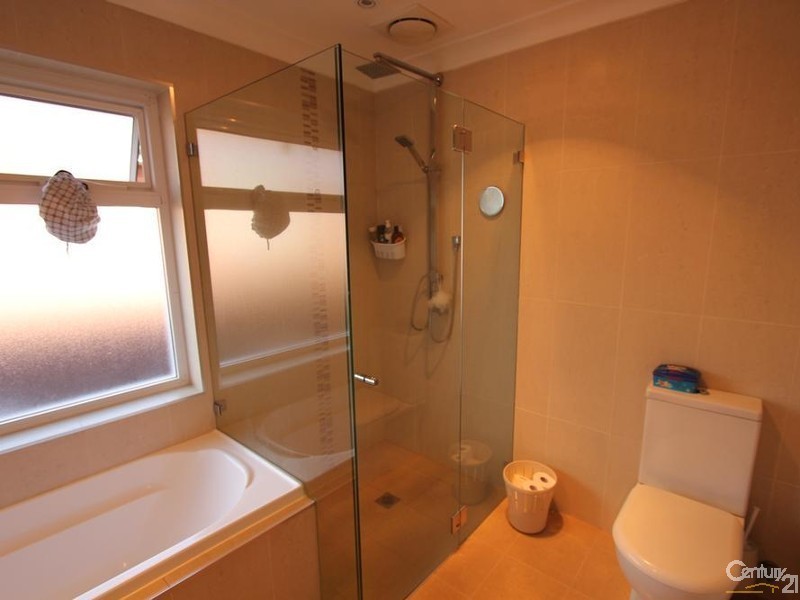 10 METCALFE AVENUE, Moorebank NSW 2170