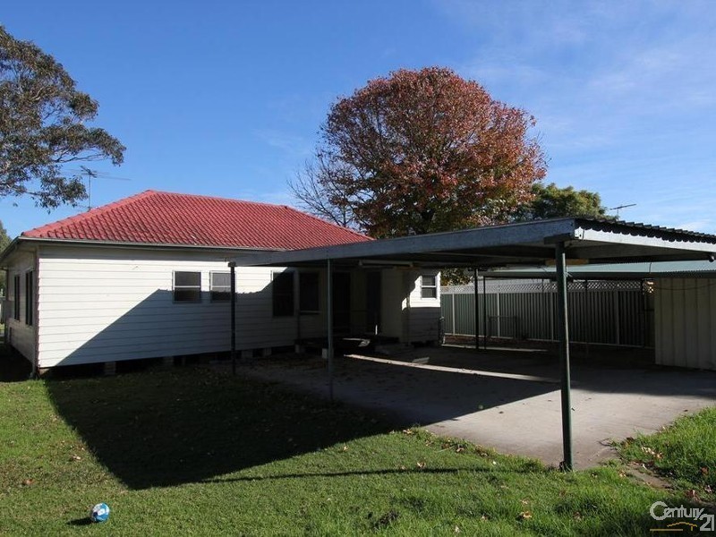 28 BRIDGES AVENUE, Wattle Grove NSW 2173