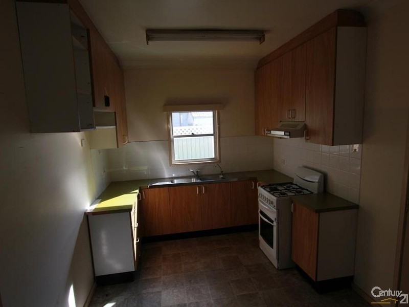 28 BRIDGES AVENUE, Wattle Grove NSW 2173