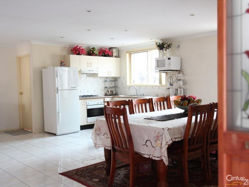 10 Chienti Place, Prestons NSW 2170