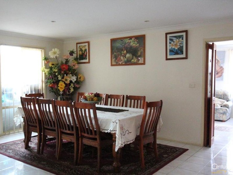 10 Chienti Place, Prestons NSW 2170