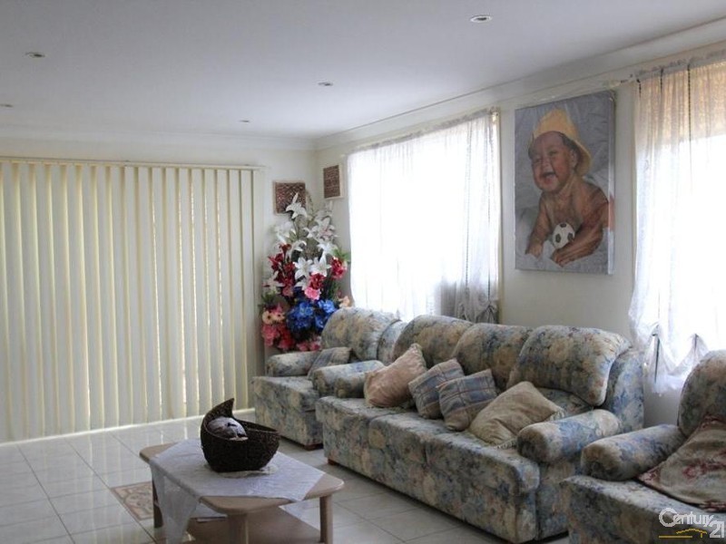 10 Chienti Place, Prestons NSW 2170