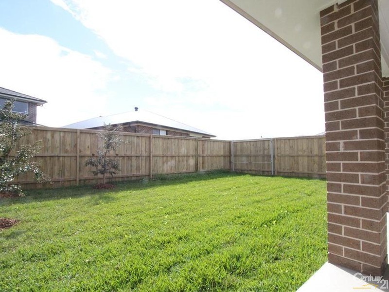 4 Sandhurst Drive, Gregory Hills NSW 2557