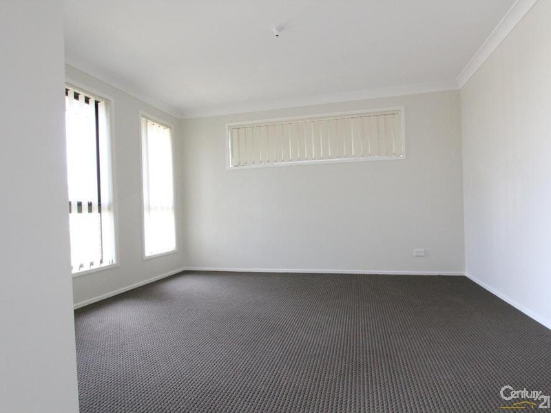 4 Sandhurst Drive, Gregory Hills NSW 2557