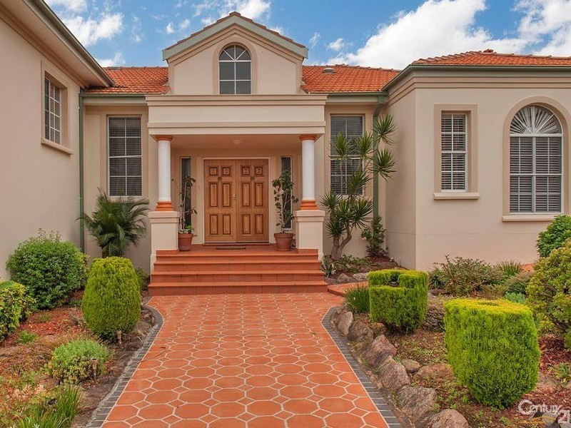 4 Paddock Close, Casula NSW 2170