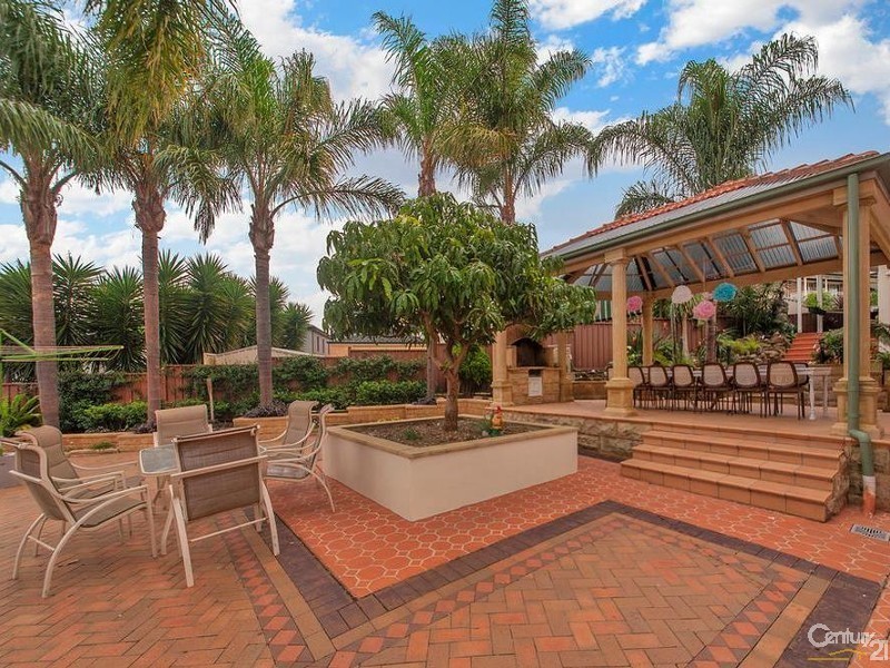 4 Paddock Close, Casula NSW 2170