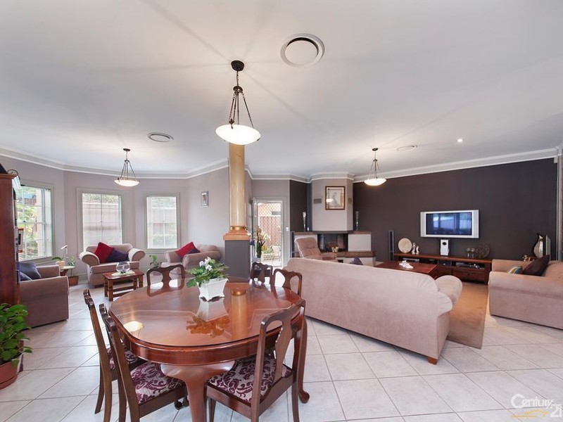 4 Paddock Close, Casula NSW 2170