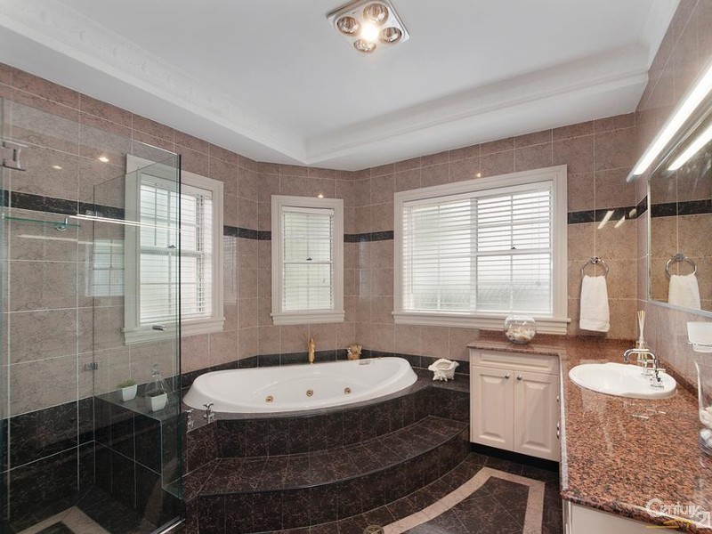 4 Paddock Close, Casula NSW 2170