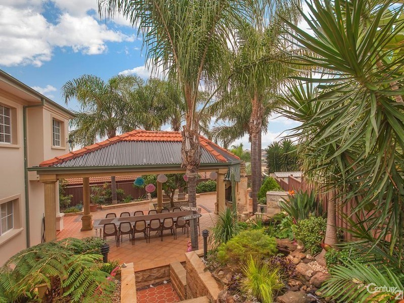 4 Paddock Close, Casula NSW 2170