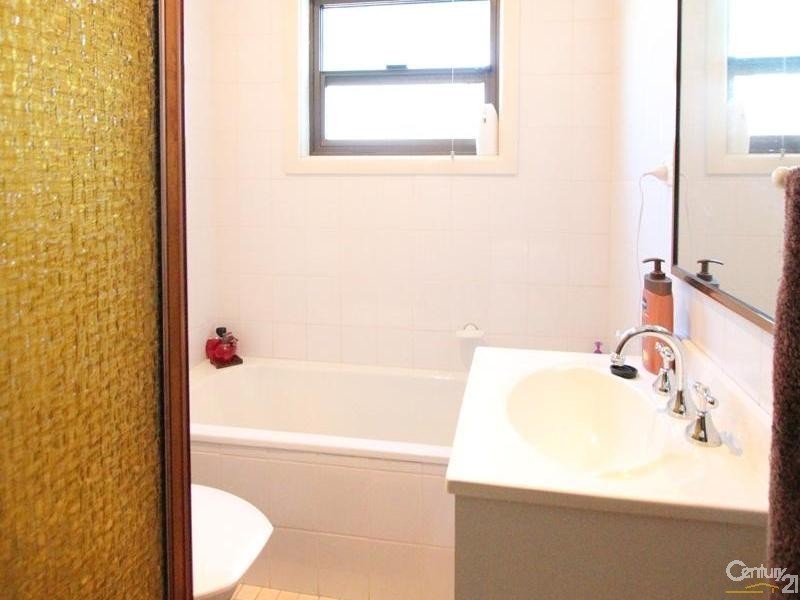 132 Hoxton Park Road, Lurnea NSW 2170