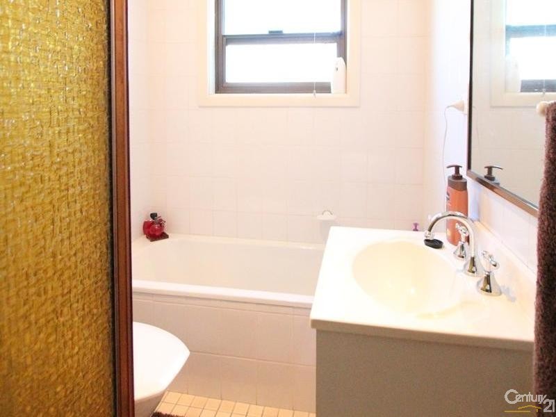 132 Hoxton Park Road, Liverpool NSW 2170