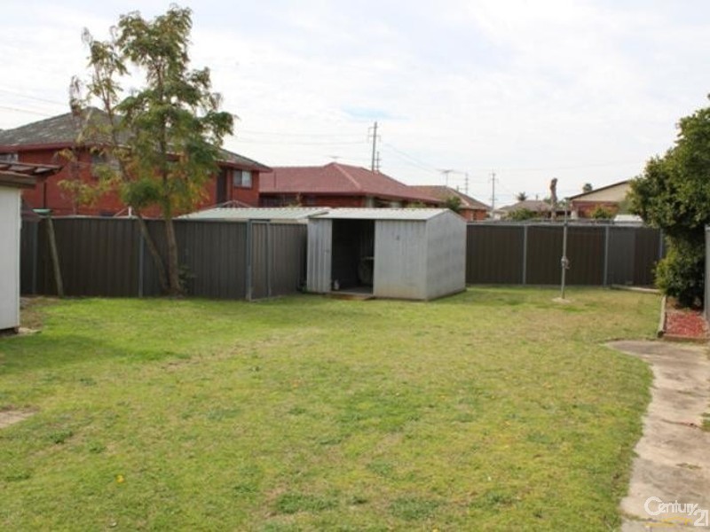 4 BIRD AVENUE, Lurnea NSW 2170