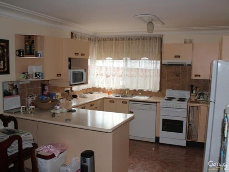 4 BIRD AVENUE, Lurnea NSW 2170