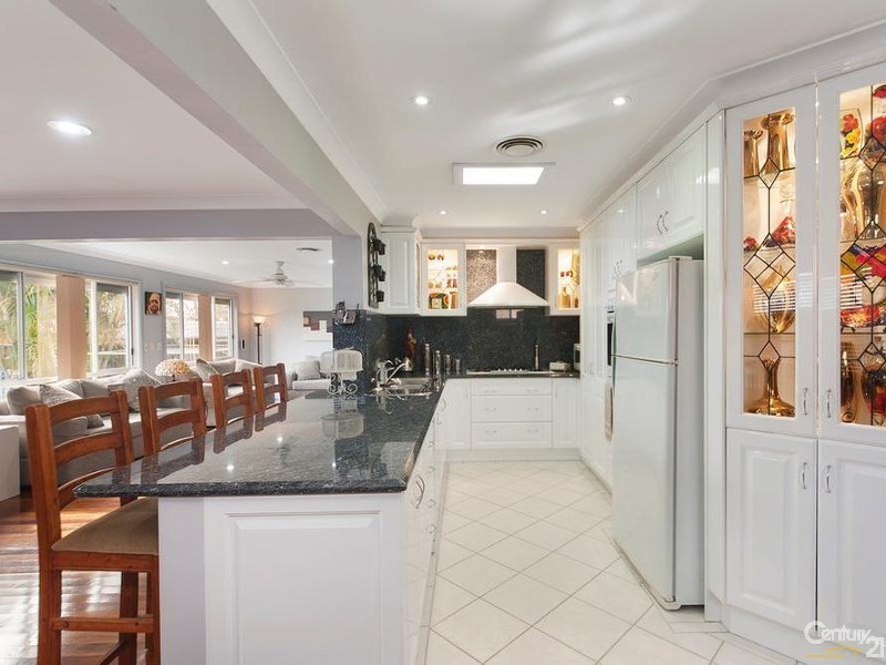 21 Eureka Crescent, Sadleir NSW 2168