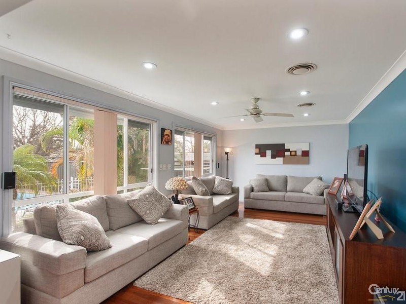 21 Eureka Crescent, Sadleir NSW 2168