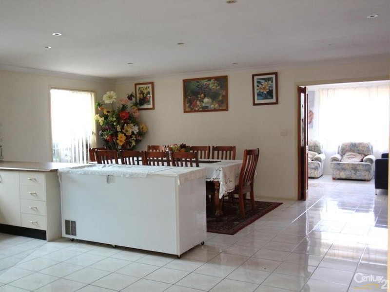 10 CHIENTI PLACE, Prestons NSW 2170