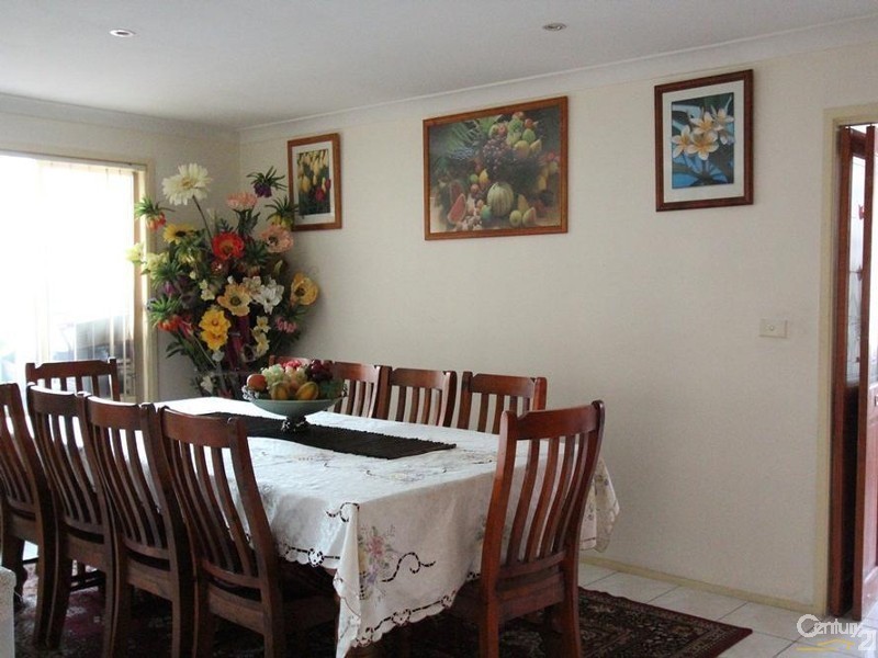 10 CHIENTI PLACE, Prestons NSW 2170