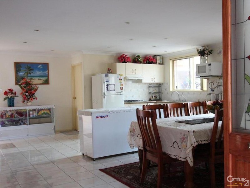 10 CHIENTI PLACE, Prestons NSW 2170