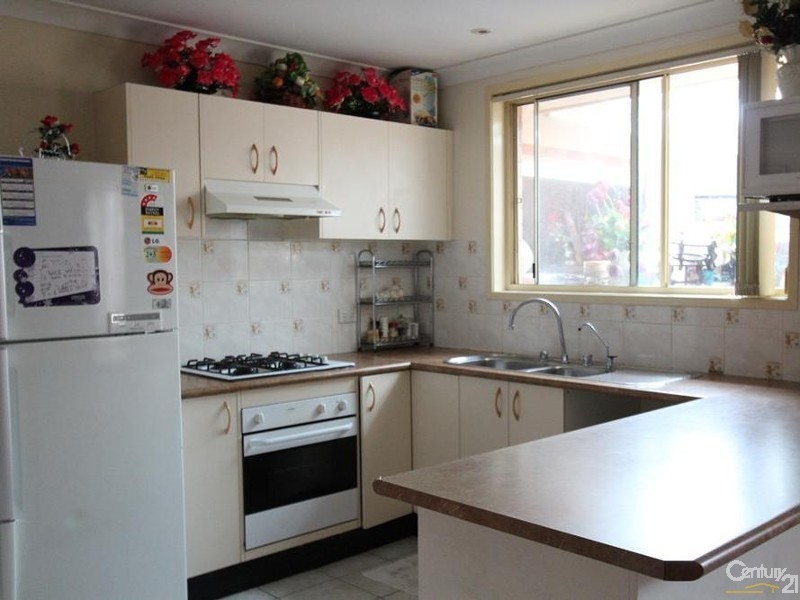 10 CHIENTI PLACE, Prestons NSW 2170