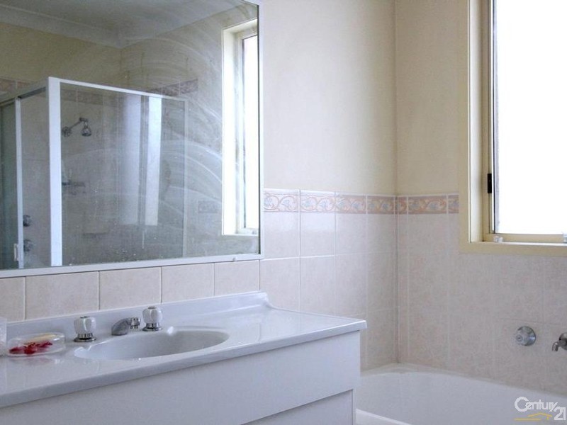 10 CHIENTI PLACE, Prestons NSW 2170