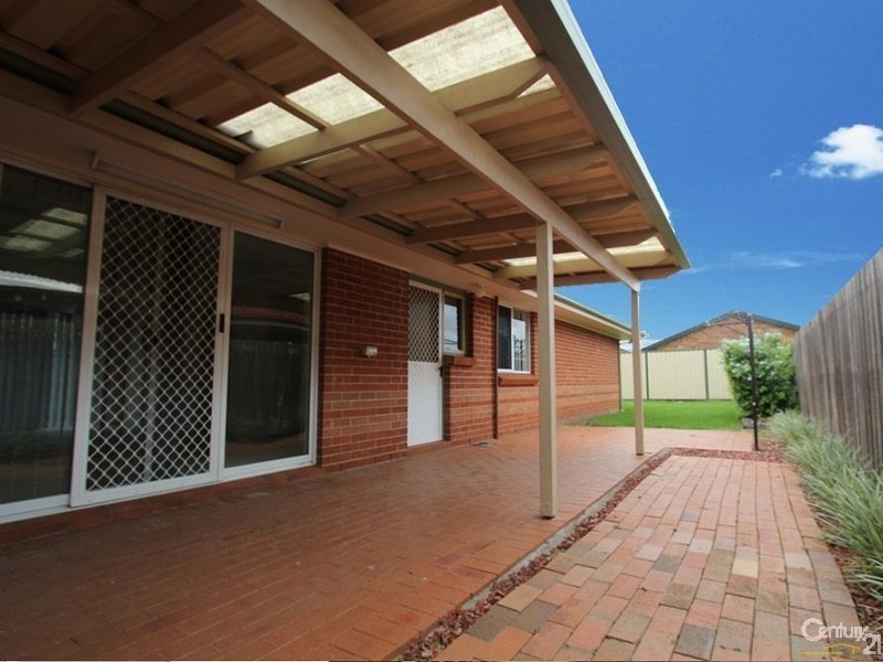 9 BODALLA COURTT, Wattle Grove NSW 2173