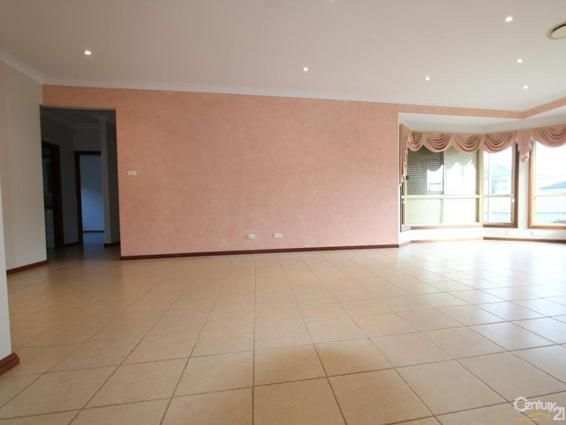 1 BOLTONS STREET, Horningsea Park NSW 2171