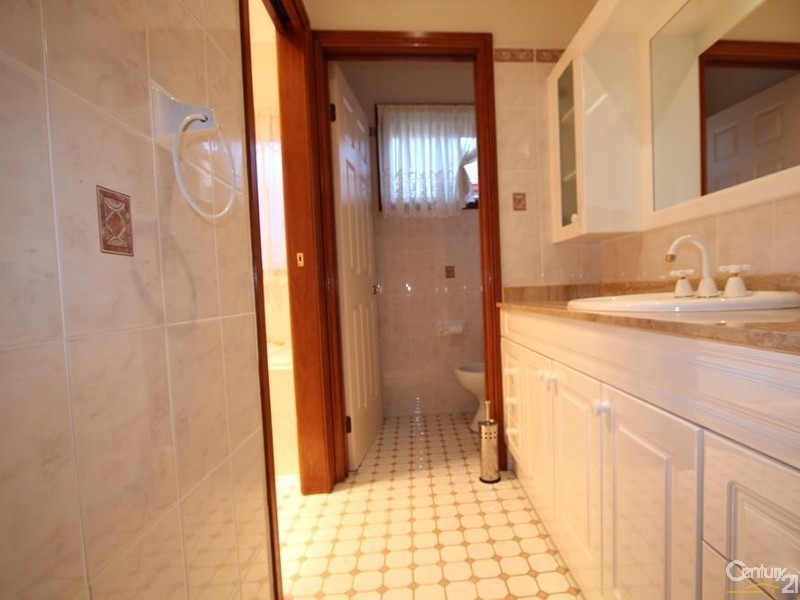 1 BOLTONS STREET, Horningsea Park NSW 2171