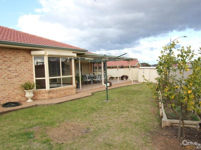 1 BOLTONS STREET, Horningsea Park NSW 2171