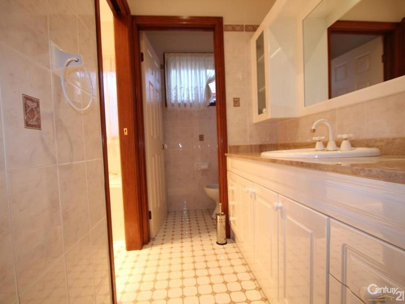 1 BOLTONS STREET, Horningsea Park NSW 2171