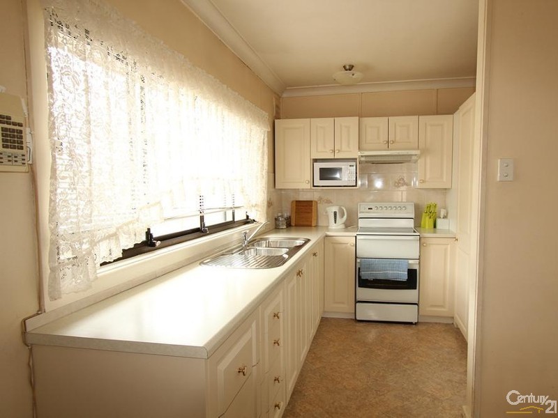 2 KALGOORLIE PLACE, Cartwright NSW 2168