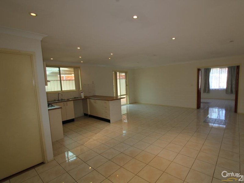 10 CHIENTI PLACE, Prestons NSW 2170