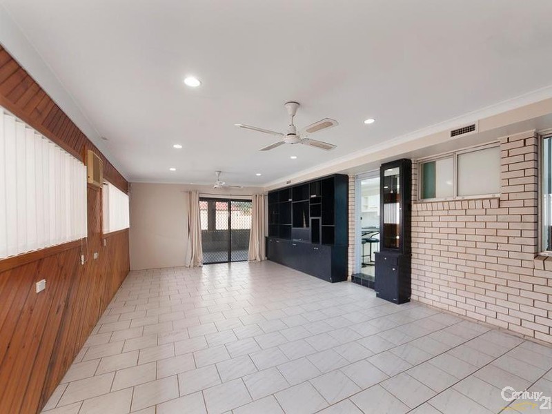 70 Mannow Road, West Hoxton NSW 2171