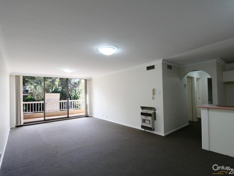 2/2 Mead Drive, Chipping Norton NSW 2170