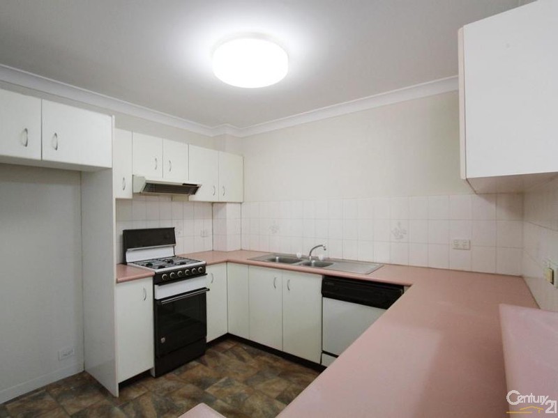 2/2 Mead Drive, Chipping Norton NSW 2170