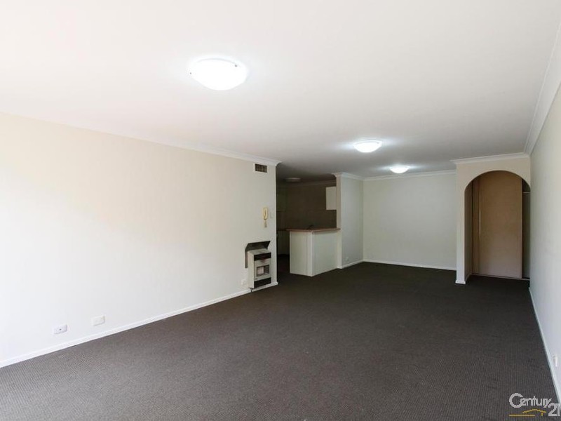 2/2 Mead Drive, Chipping Norton NSW 2170