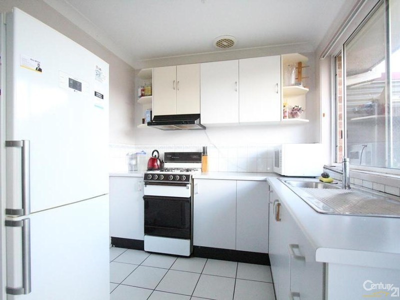 2/73-75 Cockatiel Cct, Green Valley NSW 2168