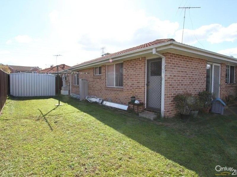 2/73-75 Cockatiel Cct, Green Valley NSW 2168