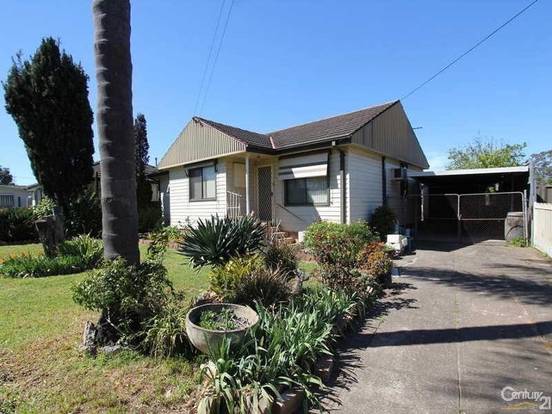 8 Charter Street, Sadleir NSW 2168