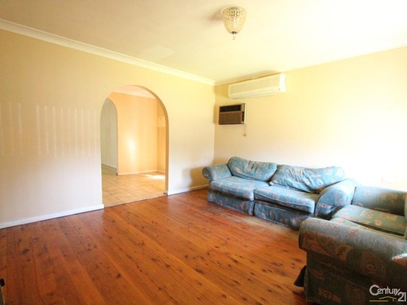 8 Charter Street, Sadleir NSW 2168