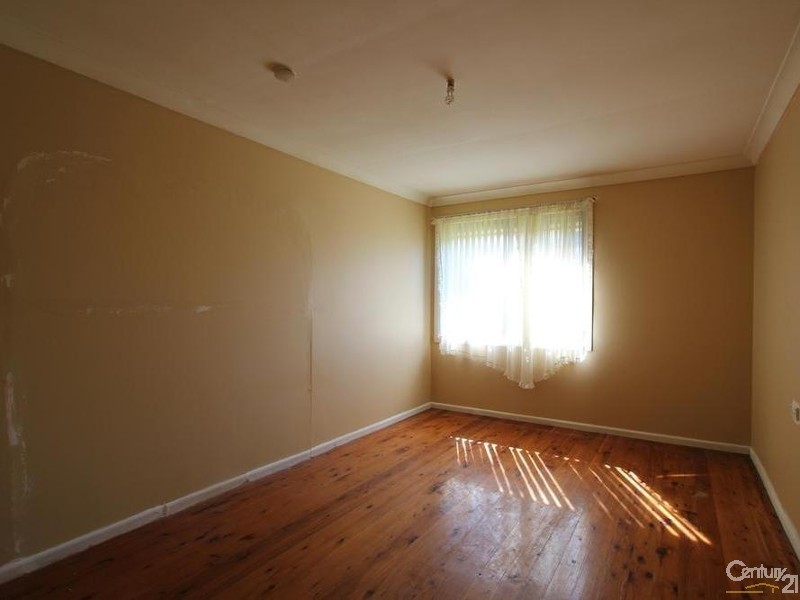 8 Charter Street, Sadleir NSW 2168