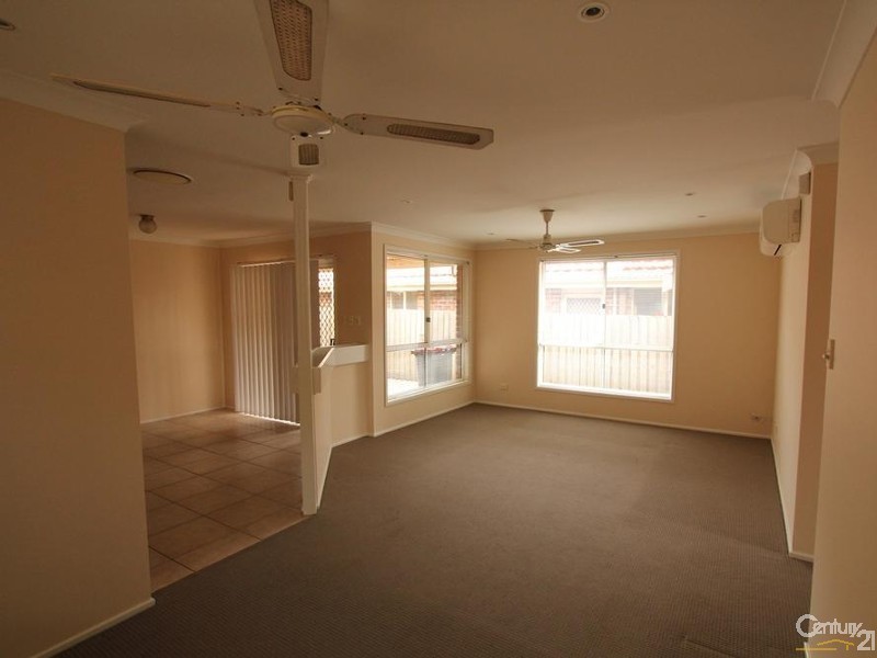 19 FARNBOROUGH COURT, Wattle Grove NSW 2173