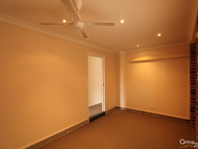 19 FARNBOROUGH COURT, Wattle Grove NSW 2173