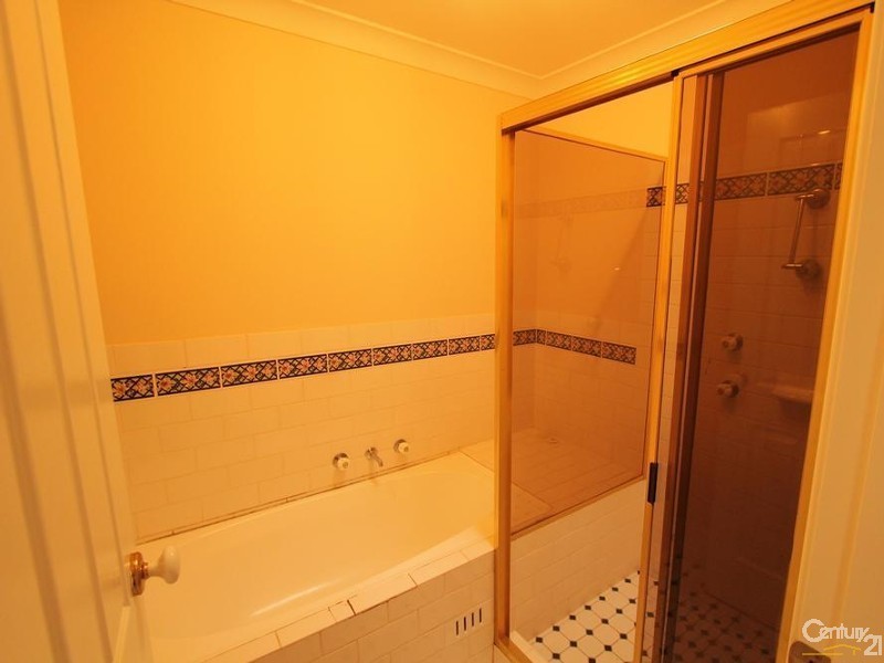 19 FARNBOROUGH COURT, Wattle Grove NSW 2173